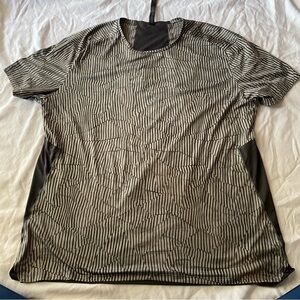 Lululemon Gray Patterned Short Sleeve